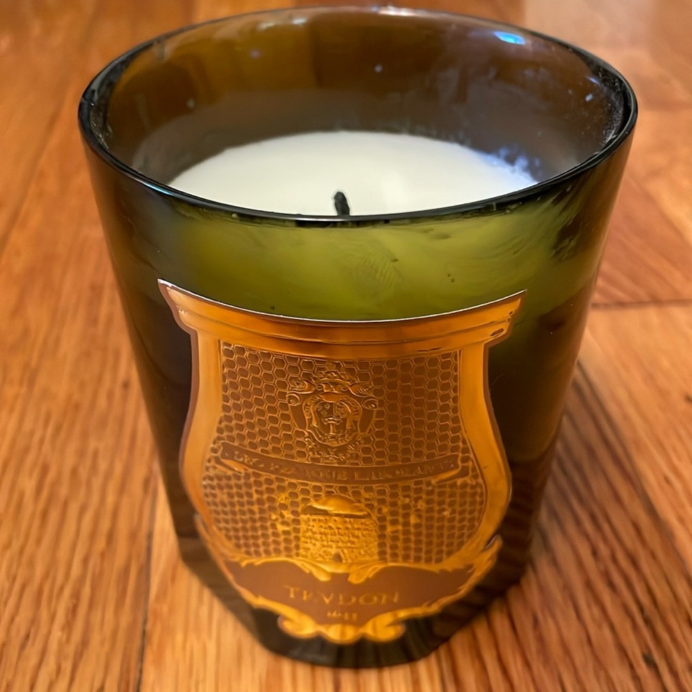 Trudon Manon candle! Burned once. 270g.